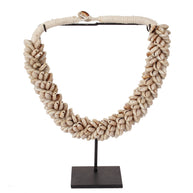 J81 Small Shell Necklace On Stand