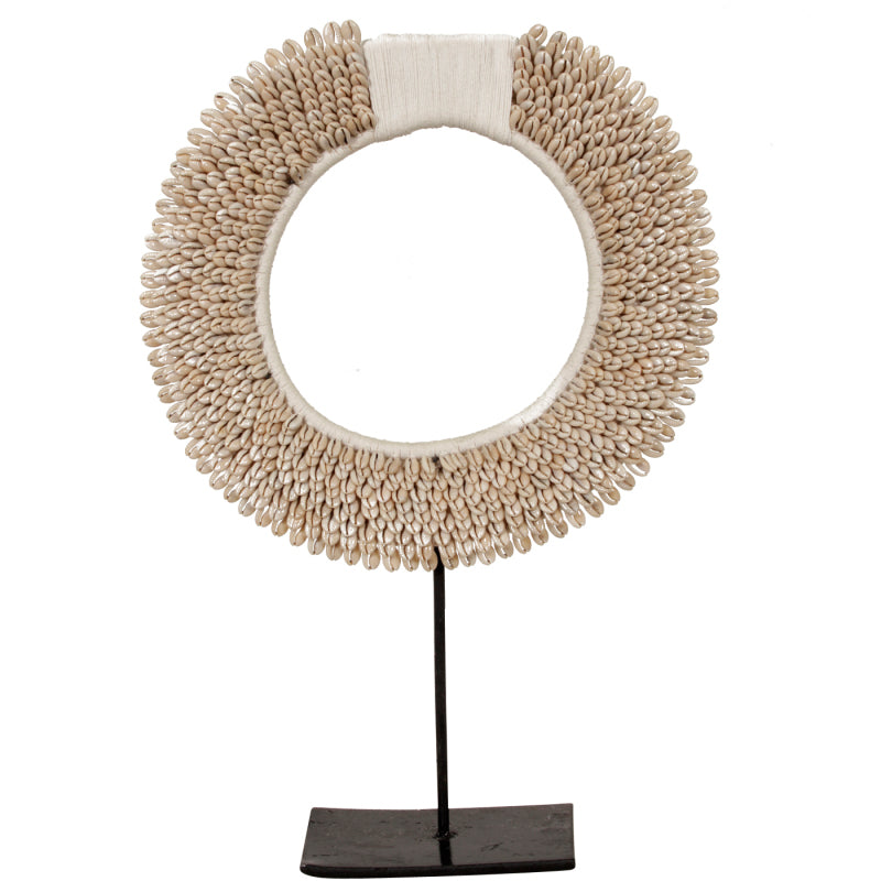 A2.1 Shell Necklace On Stand
