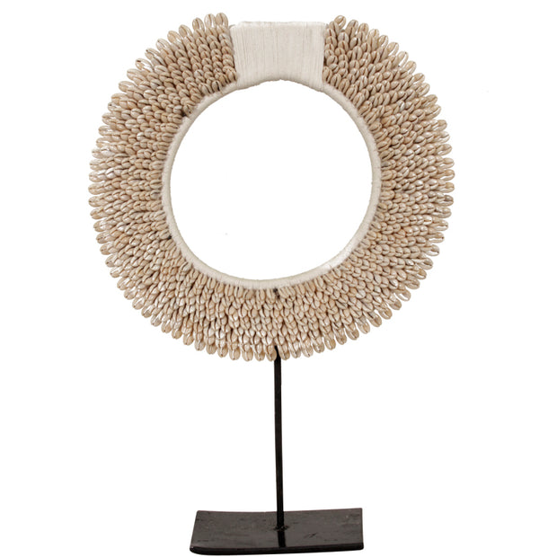 A2.1 Shell Necklace On Stand