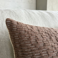 Tweekleurige zachte gequilte sierkussenhoes Olivia 60x40 cm bruin-ecru