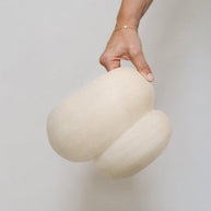 Handgemaakte aardewerken vaas Leya mat ecru 25 x 20 cm