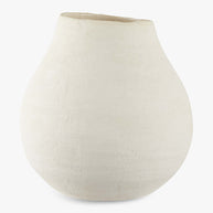 Handgemaakte aardewerken vaas Cleo mat ecru 16 x 17 cm