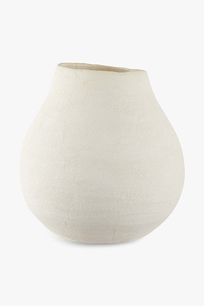 Handgemaakte aardewerken vaas Cleo mat ecru 16 x 17 cm