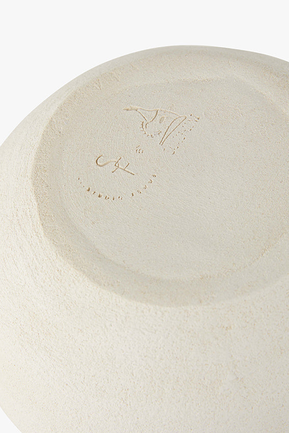 Handgemaakte aardewerken vaas Cleo mat ecru 16 x 17 cm