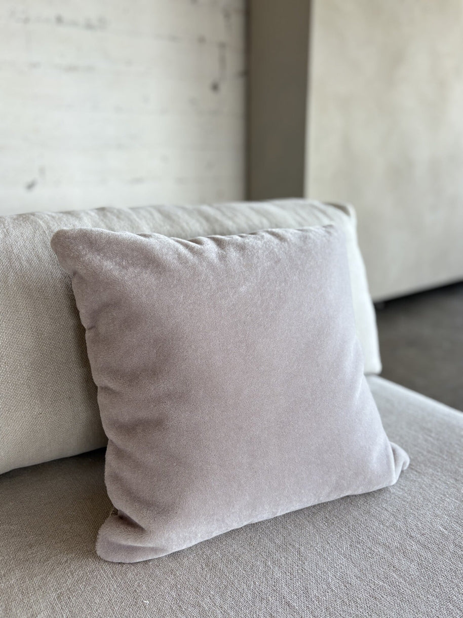 Luxe mohair sierkussenhoes Amy mistgrijs 50x50 cm