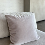 Luxe mohair sierkussenhoes Amy mistgrijs 50x50 cm
