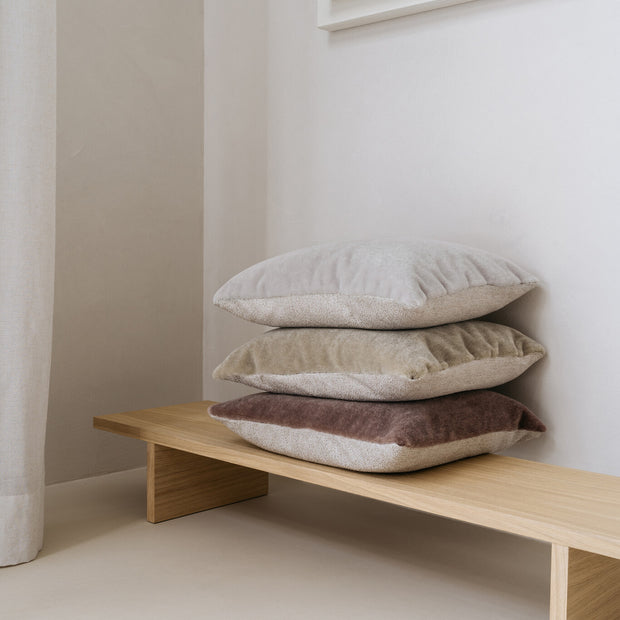 Luxe mohair sierkussenhoes Amy aubergine 50x50 cm