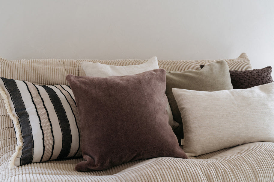 Luxe mohair sierkussenhoes Amy aubergine 50x50 cm