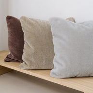 Luxe mohair sierkussenhoes Amy aubergine 50x50 cm