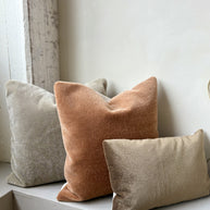 Luxe mohair sierkussenhoes Amy caramel 50x50 cm