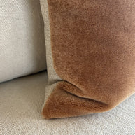 Luxe mohair sierkussenhoes Amy caramel 50x50 cm