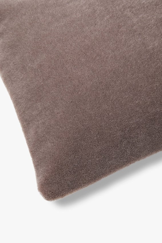 Luxe mohair sierkussenhoes Amy aubergine 50x30 cm