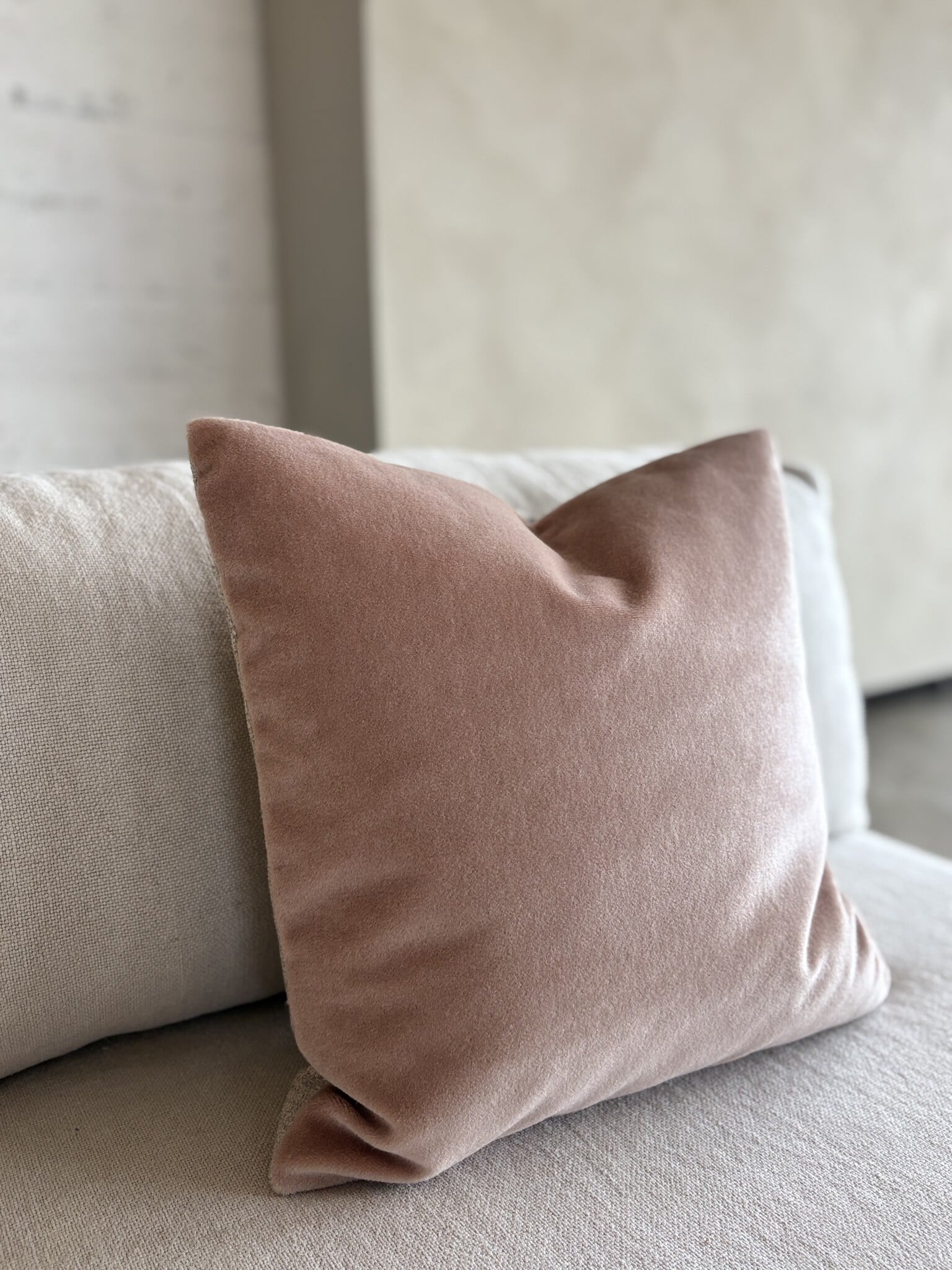 Satijn-mohair sierkussenhoes Sara blush 50 x 50 cm
