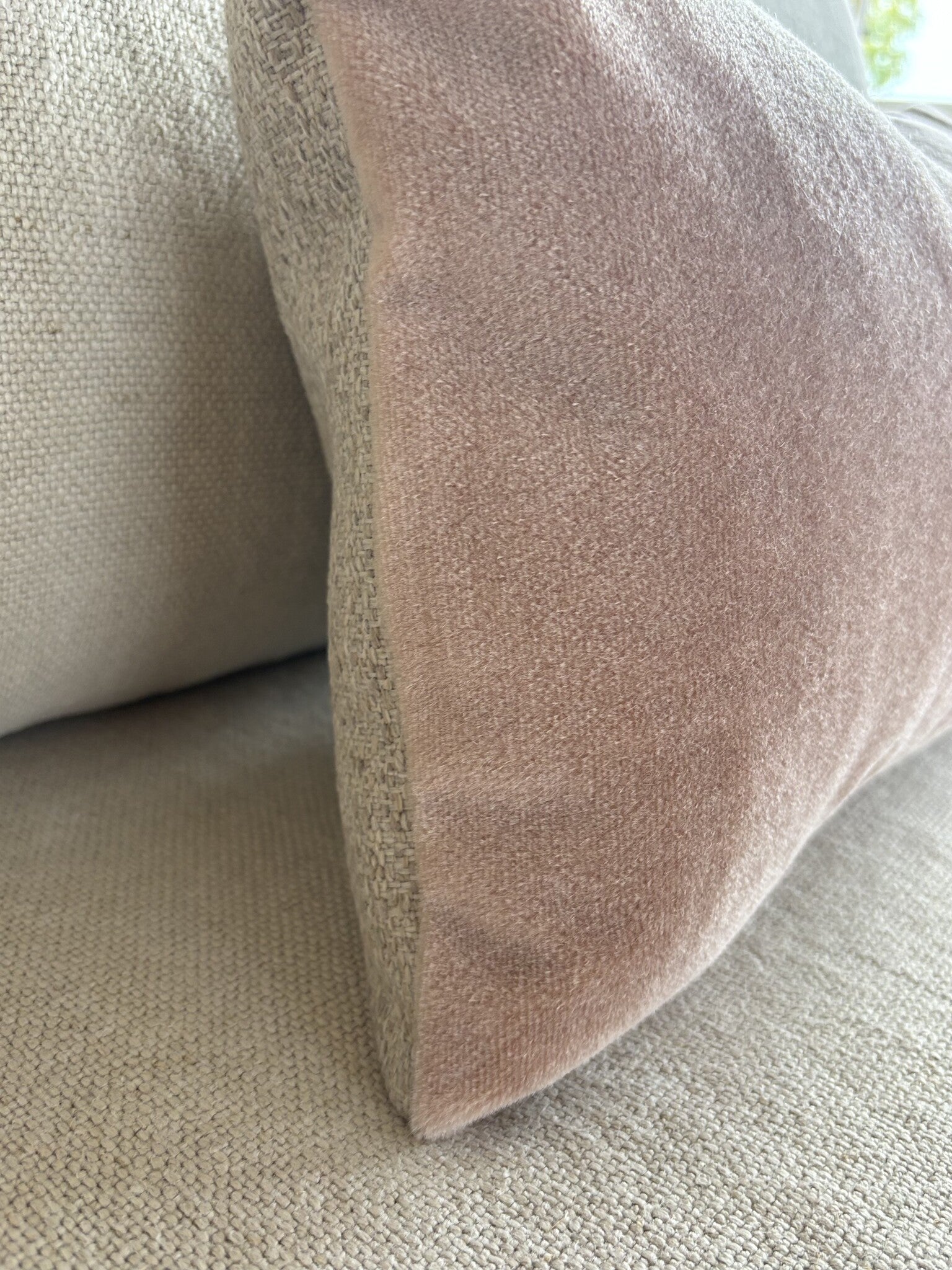 Satijn-mohair sierkussenhoes Sara blush 50 x 50 cm