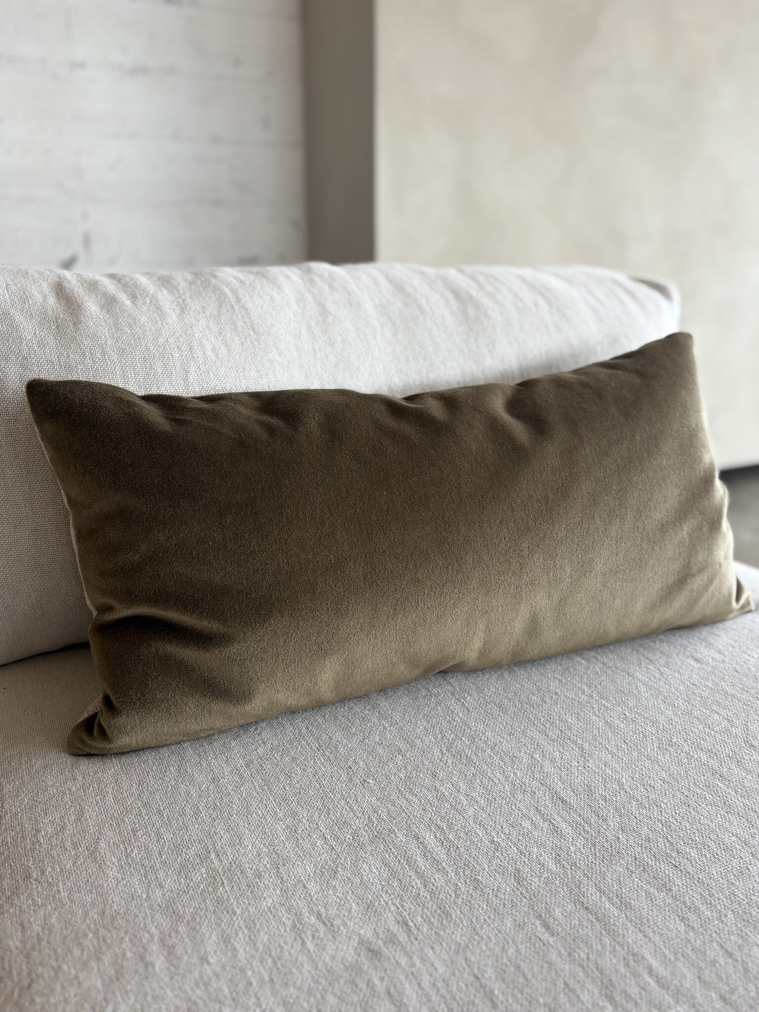 Satijnmohair sierkussenhoes Sara tabak XL 40x80 cm