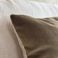Satijnmohair sierkussenhoes Sara tabak XL 40x80 cm