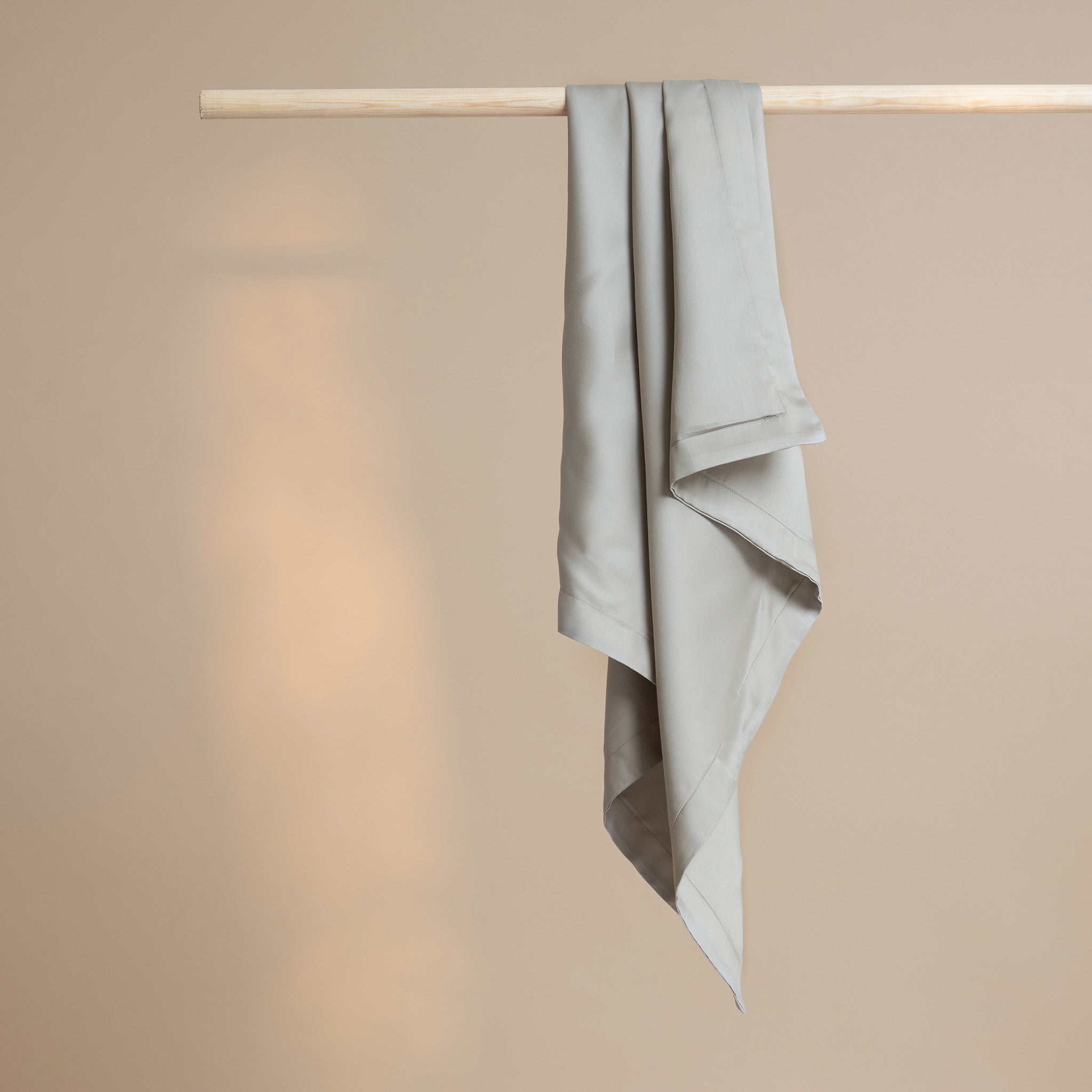 Coco & Cici - TENCEL - Satijn Kussensloop Taupe - 1 kussensloop 50x75 zonder volant