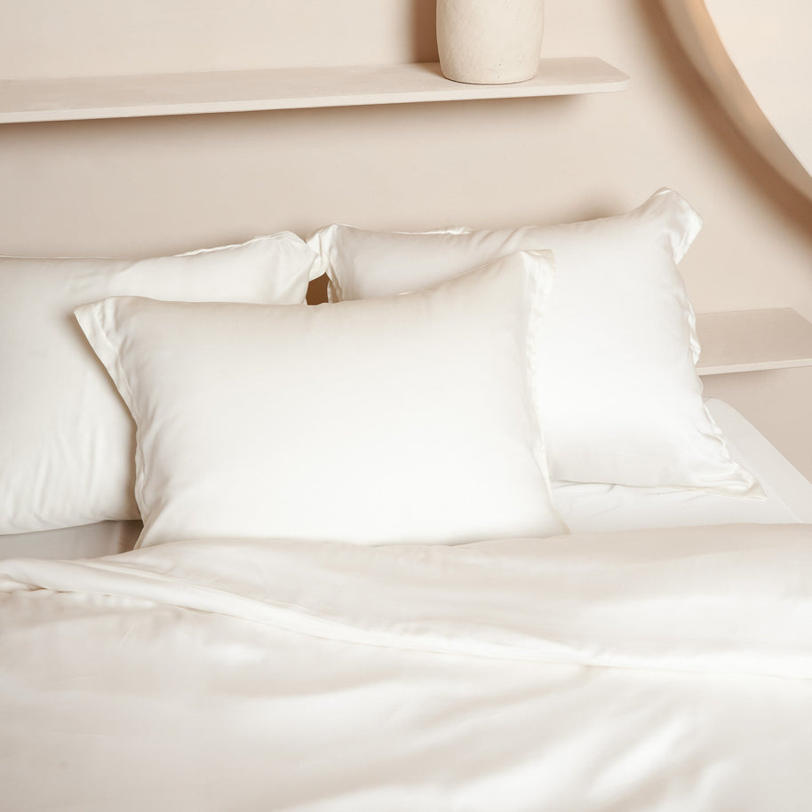 Coco & Cici - TENCEL - Satijn kussensloop gebroken wit - 1 kussensloop 50x75 zonder volant