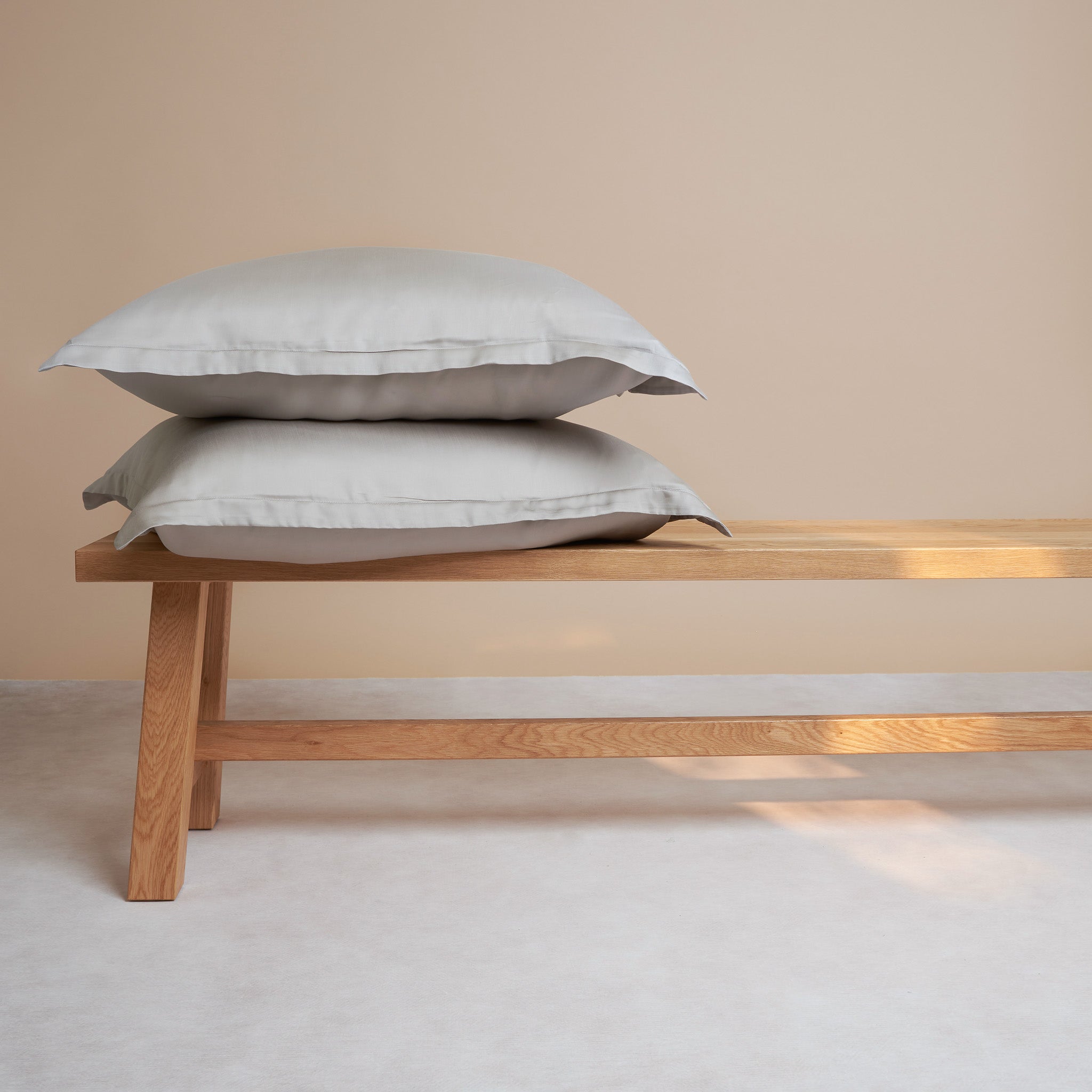 Coco & Cici - Tencel-satijn Kussensloop 70 x 60 cm - Kussenhoes - Lyocell - Extra Zacht en 100% Natuurlijk - Taupe - Zonder Volant