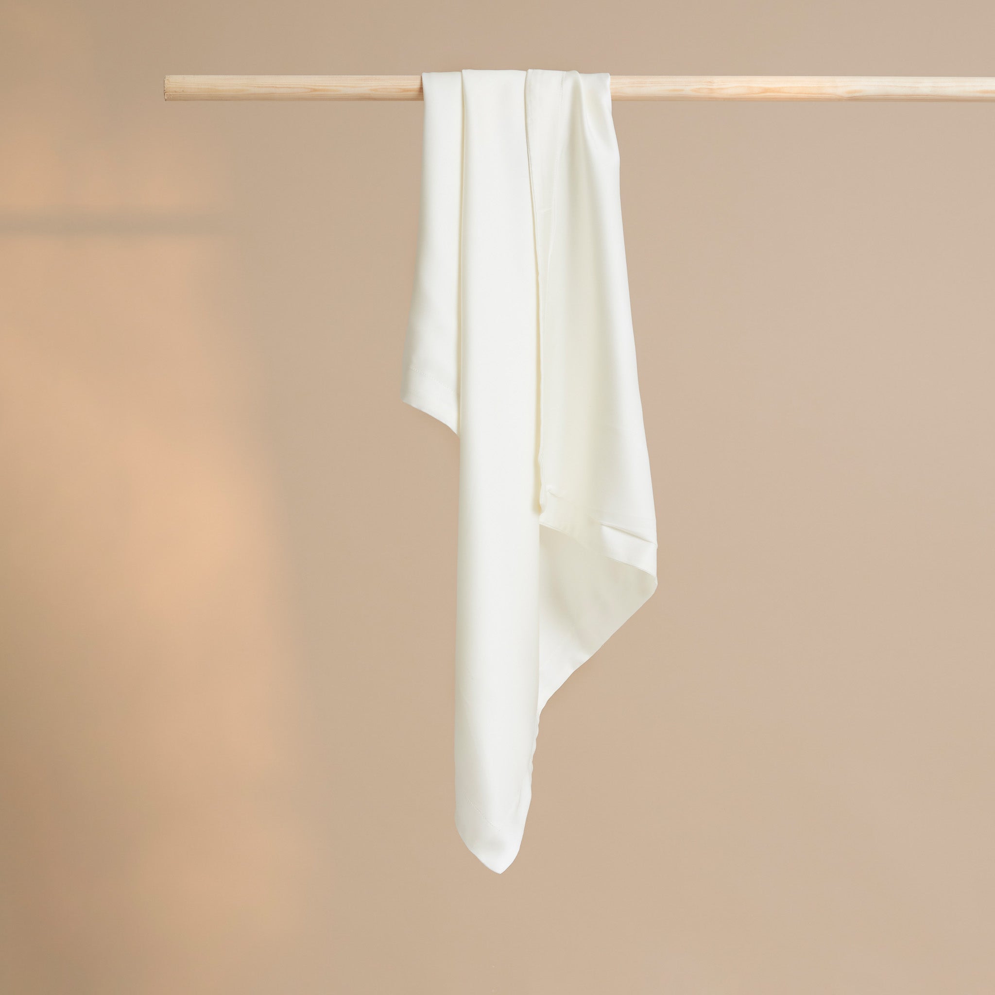 Coco & Cici - Tencel satijn kussensloop 70 x 60 cm - kussenhoes - Lyocell - extra zacht & 100% natuurlijk - gebroken wit - zonder volant