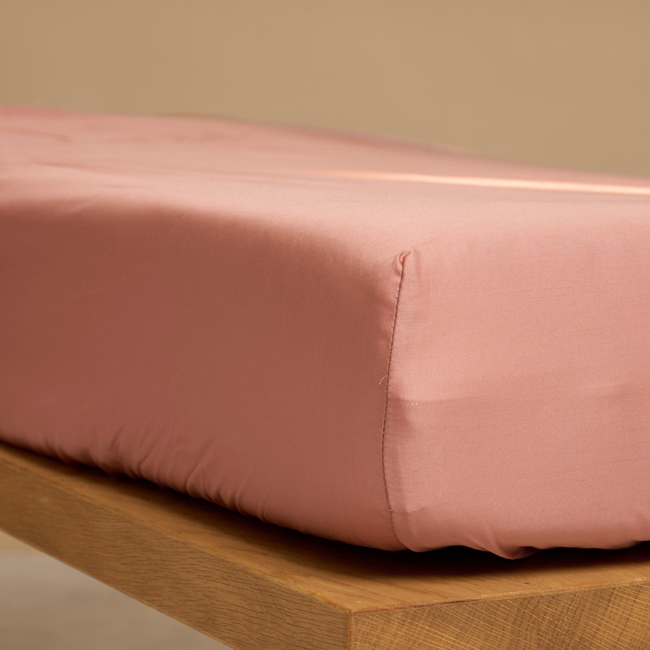 Coco & Cici - Tencel satijn hoeslaken voor topper 180 x 210 x 10 cm - 2-persoons - Lyocell - elastiek rondom - terra roze - extra zacht