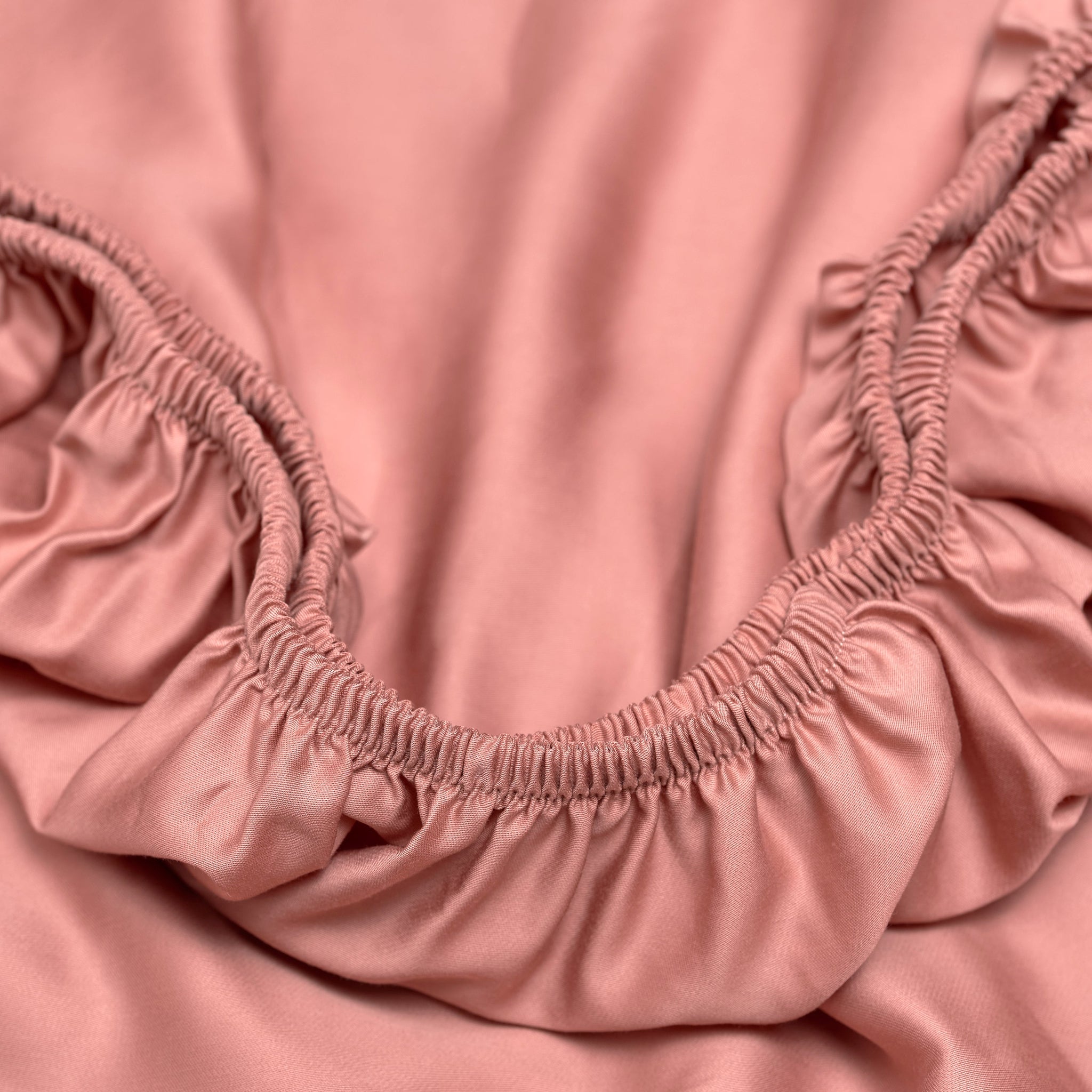 Coco & Cici - Tencel satijn hoeslaken voor topper 180 x 210 x 10 cm - 2-persoons - Lyocell - elastiek rondom - terra roze - extra zacht
