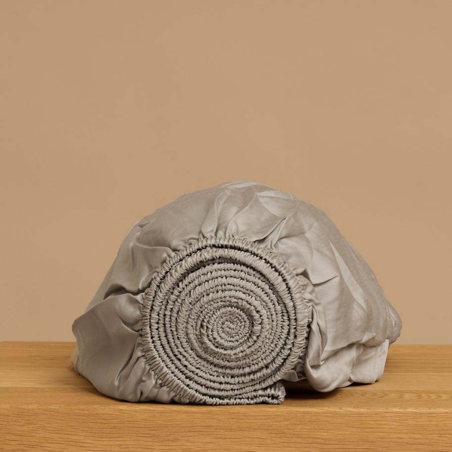 Coco & Cici - Tencel-satijn hoeslaken voor topper 180 x 200 x 15 cm - 2-persoons beddengoed - lyocell - rondom elastiek - taupe - extra zacht