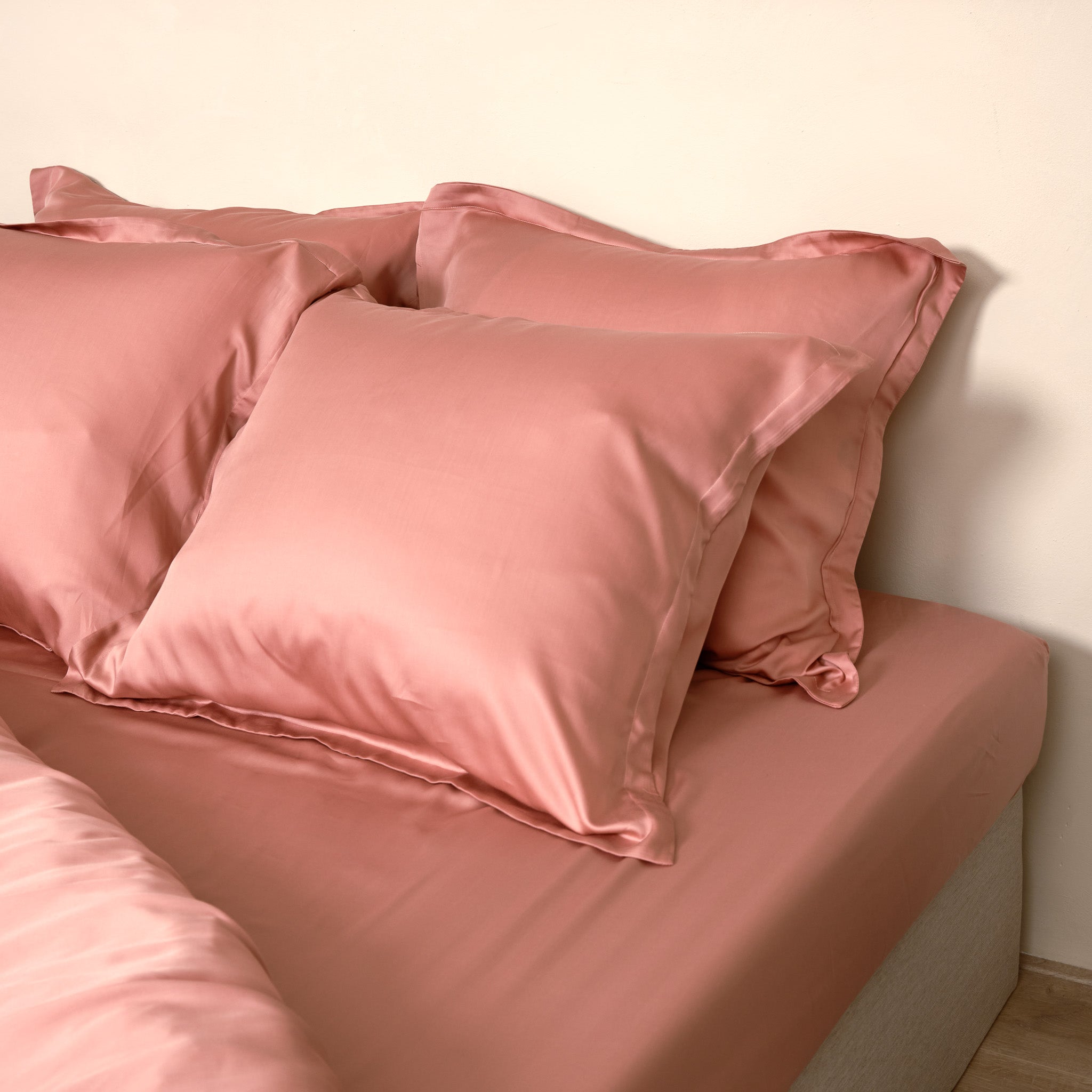 Coco & Cici - Tencel-satijn hoeslaken 200 x 210 cm - 2-persoons beddengoed - Lyocell - Elastiek rondom - Terra roze - Extra zacht