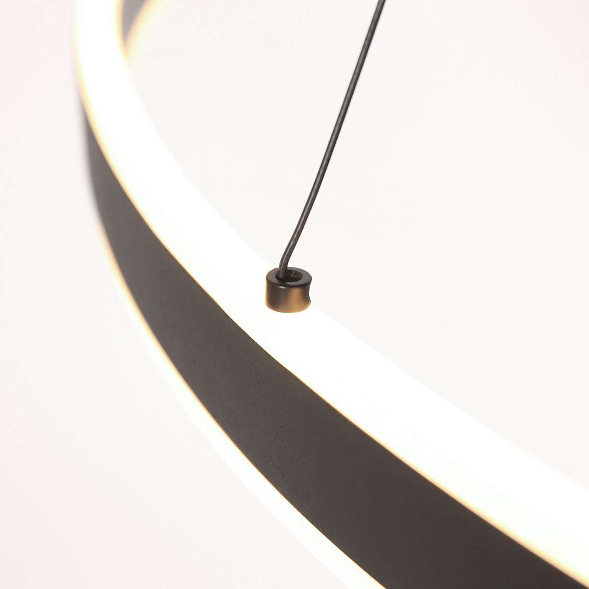 Hanglamp Ringlux 3676ZW zwarte hanglamp met LED ring Ø100