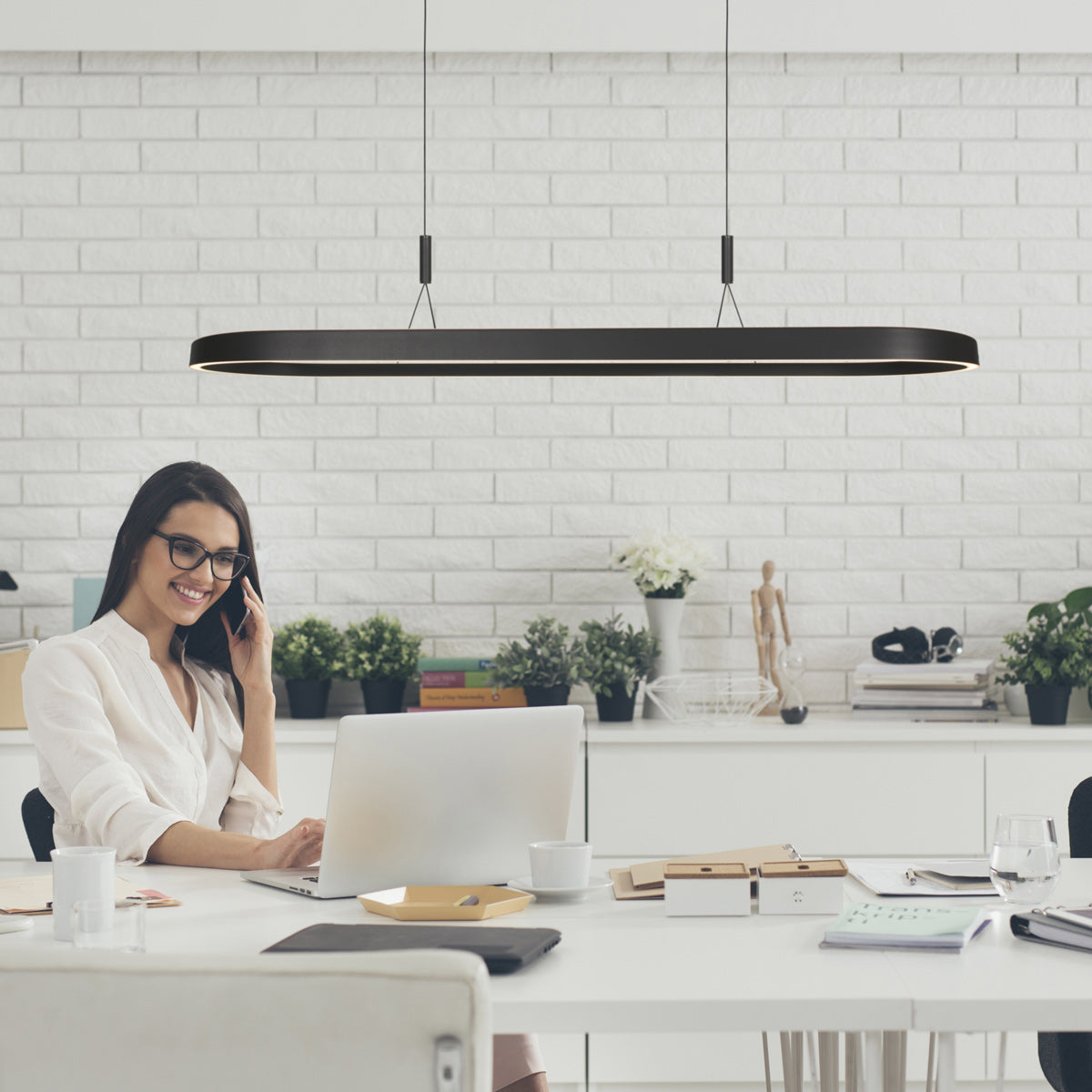 Ovale zwarte hanglamp Mykty 4205ZW – 120 cm breed, in hoogte verstelbaar met Cable Lift