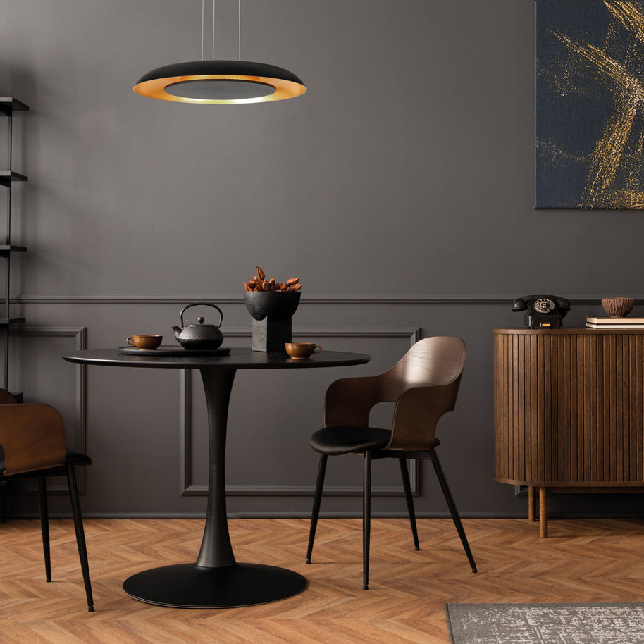 Golden Veil 4332ZW – elegante zwarte hanglamp met gouden binnenzijde