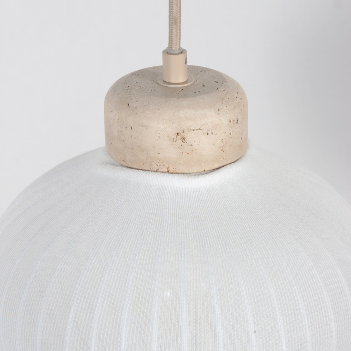 Travino 4599CR hanglamp – linnen & travertin, stijlvol boven de tafel