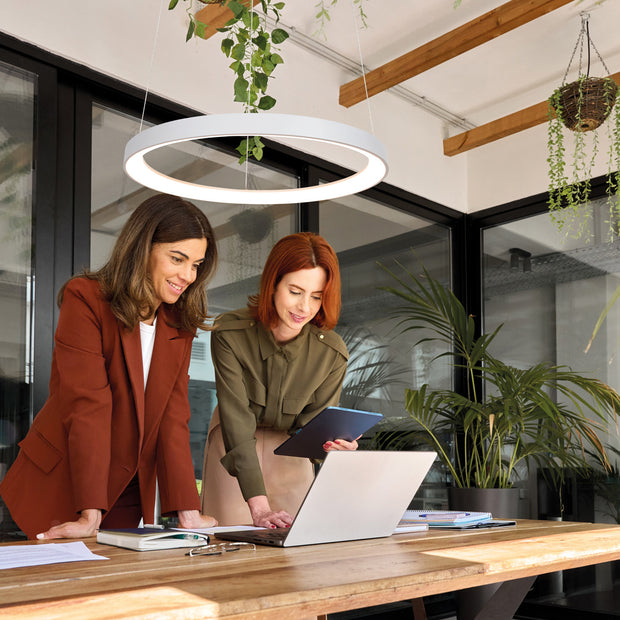 Witte hanglamp Ringlede 4612W met kabelhefsysteem