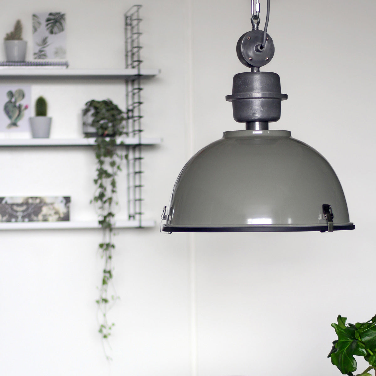 Hanglamp Bikkel 7586G stoere groene lamp met industrieel karakter