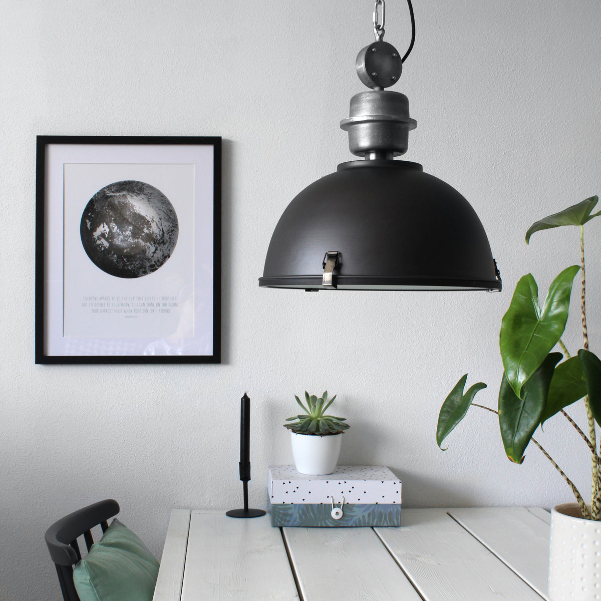 Hanglamp Bikkel 7586ZW zwarte industriële stalen lamp
