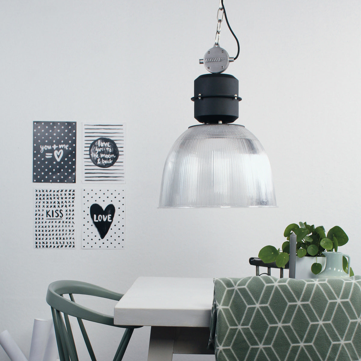 Hanglamp Clearvoyant 7695ZW - industrieel met transparante kap en zwarte details