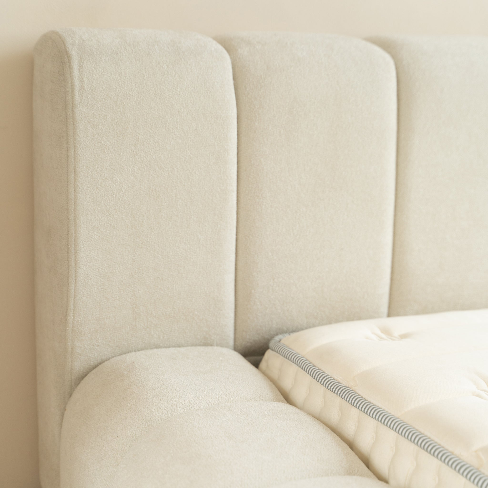 Adore Klassiek Designbed 180 x 200 Beige