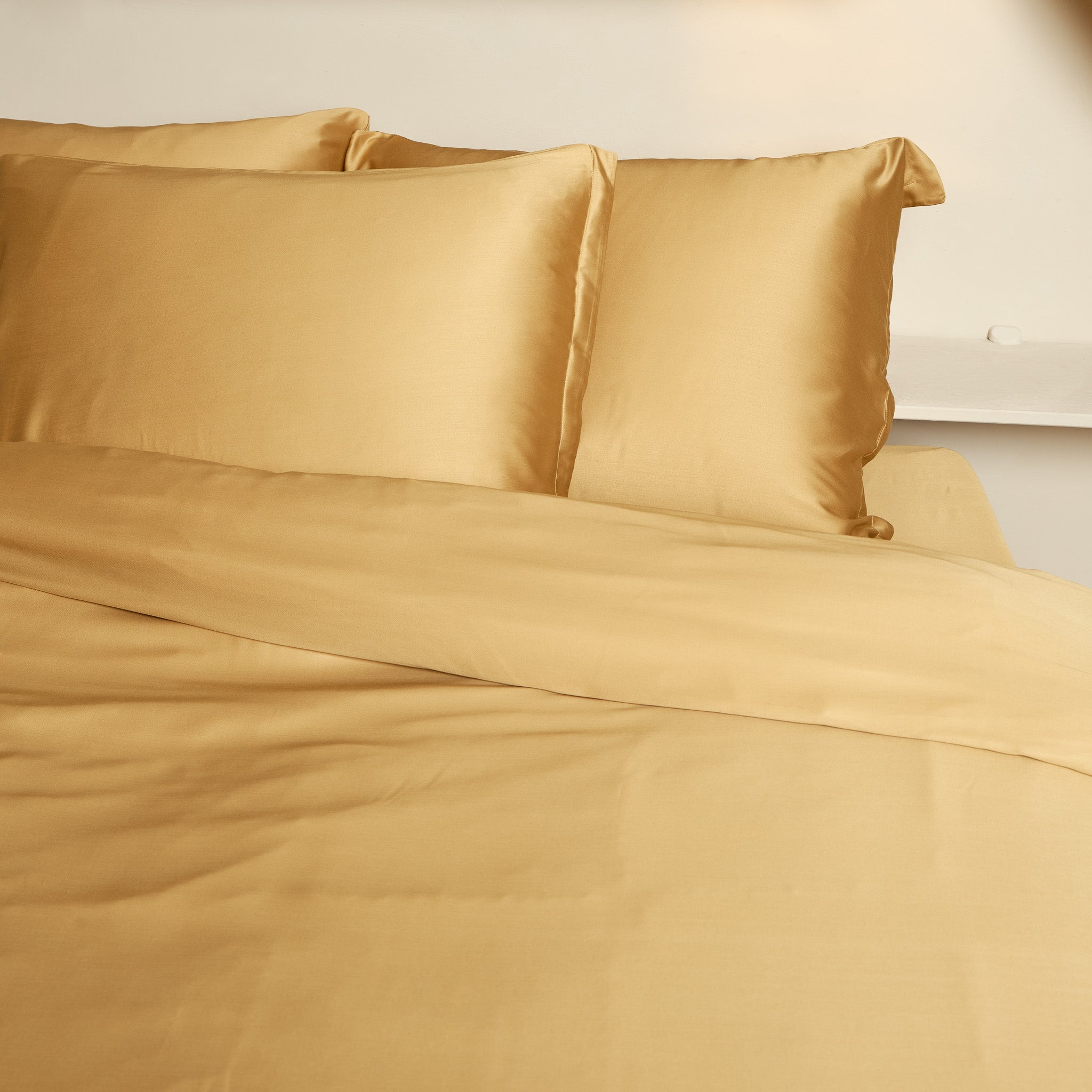 Coco & Cici - Bamboe kussensloop 60 x 50 cm - kussenhoes - okergeel - 100% eco bamboe - volant 2 cm - 1 stuk