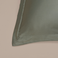 Coco & Cici - Bamboe kussensloop 80 x 80 cm - kussenhoes - olijfgroen - 100% ecologisch bamboe - volant 2 cm - 1 stuk