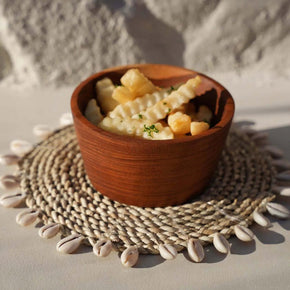 De raffia schelpvormige pannenonderzetter