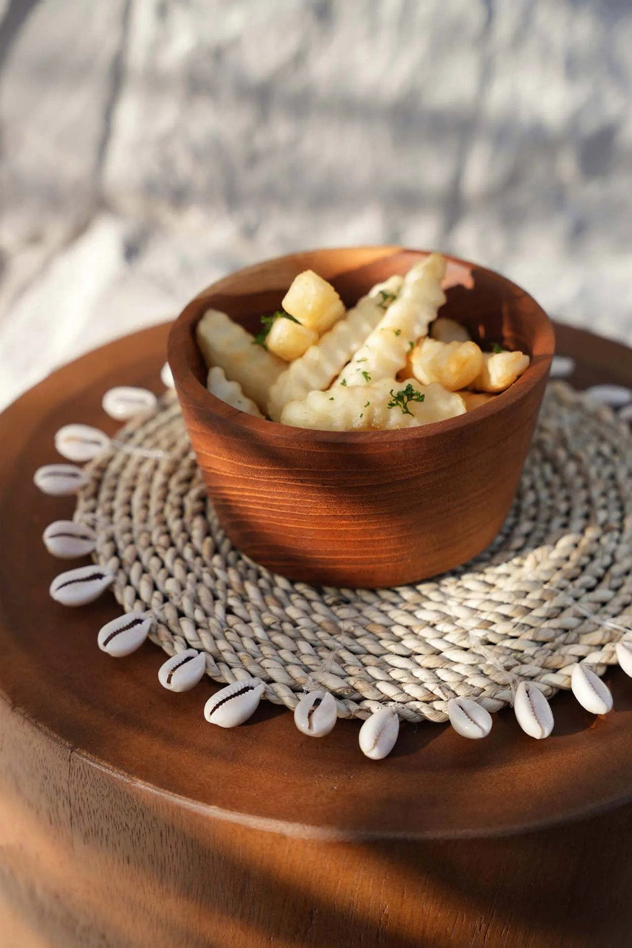 De raffia schelpvormige pannenonderzetter