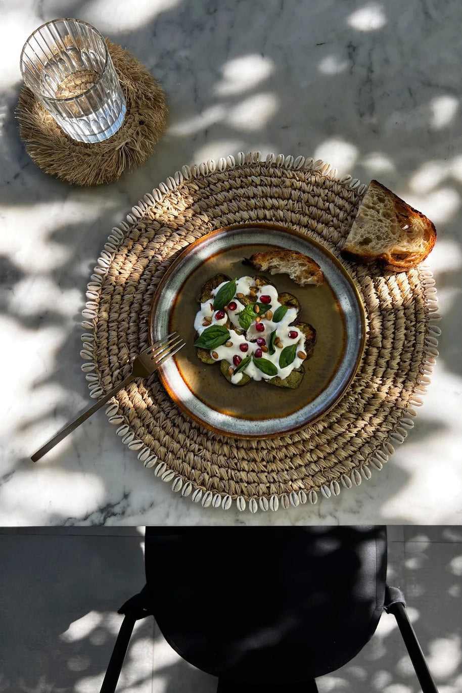 De raffia schelpenplacemat - naturel