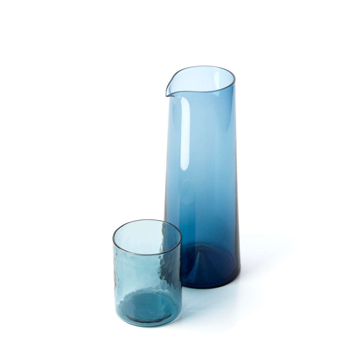 De azuurkleurige gehamerde hoge tumbler - blauw