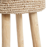 De raffia barstoel