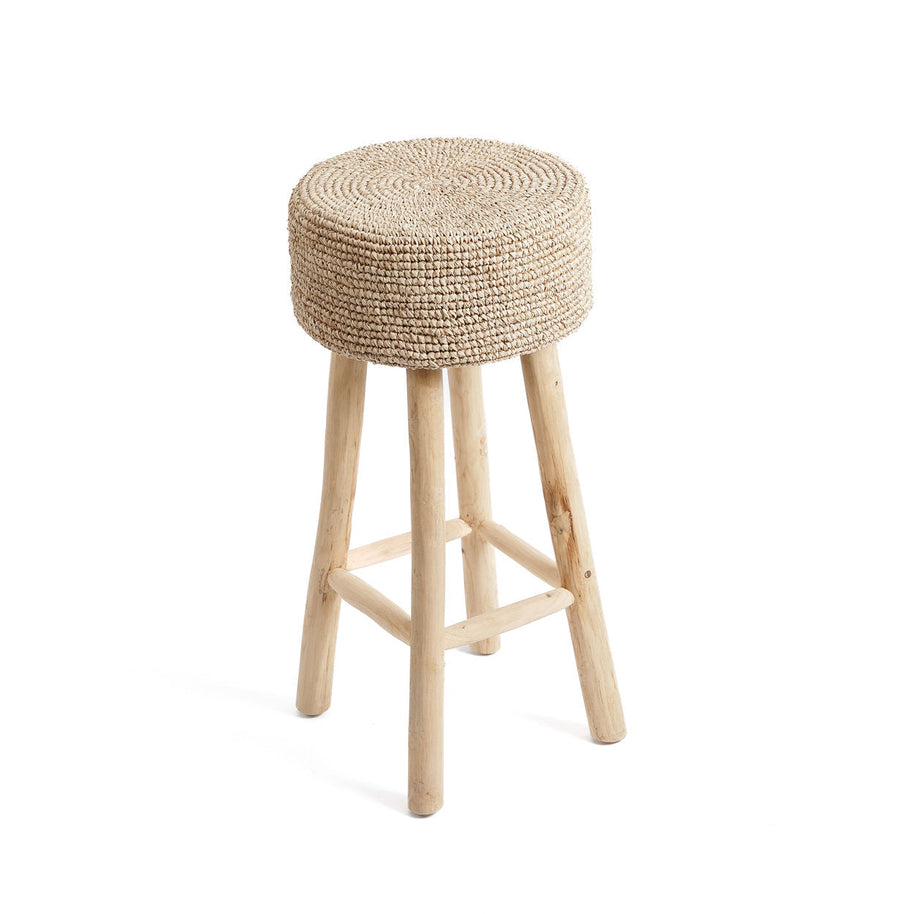 De raffia barstoel