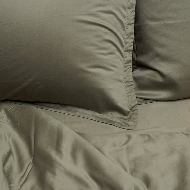 Coco & Cici - TENCEL Twill kussensloop olijfgroen - 1 kussensloop 65x65