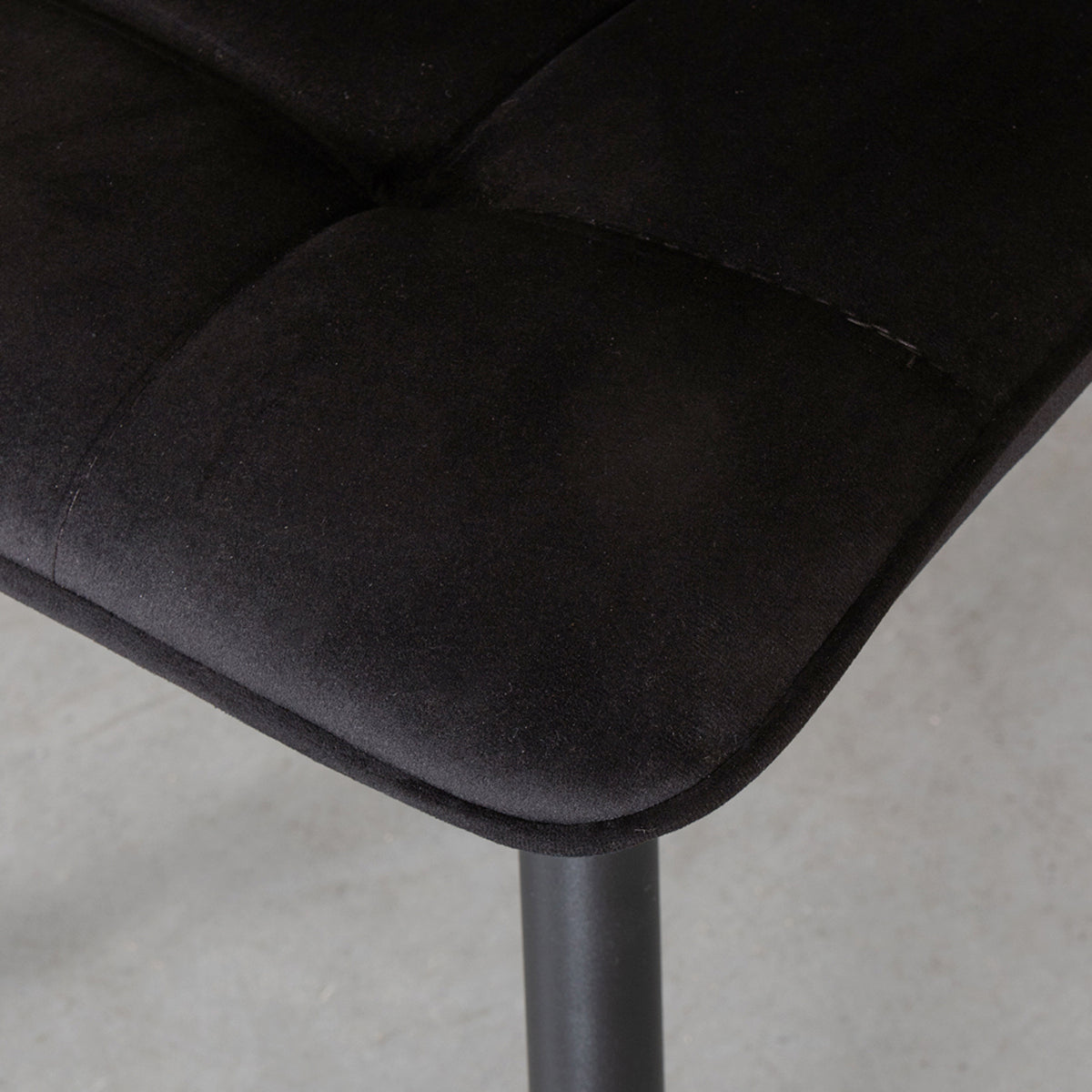 LABEL51 Eetkamerstoelen Bistro - Zwart - Velvet - Zwart Metalen Frame